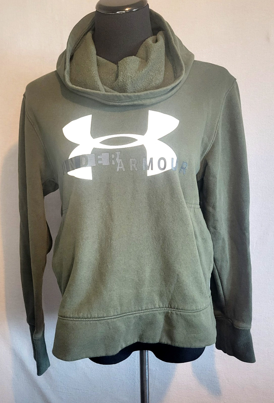 Under Armour Women's Sweatshirt Medium Olive Green Cowl Neck Pullover Athletic